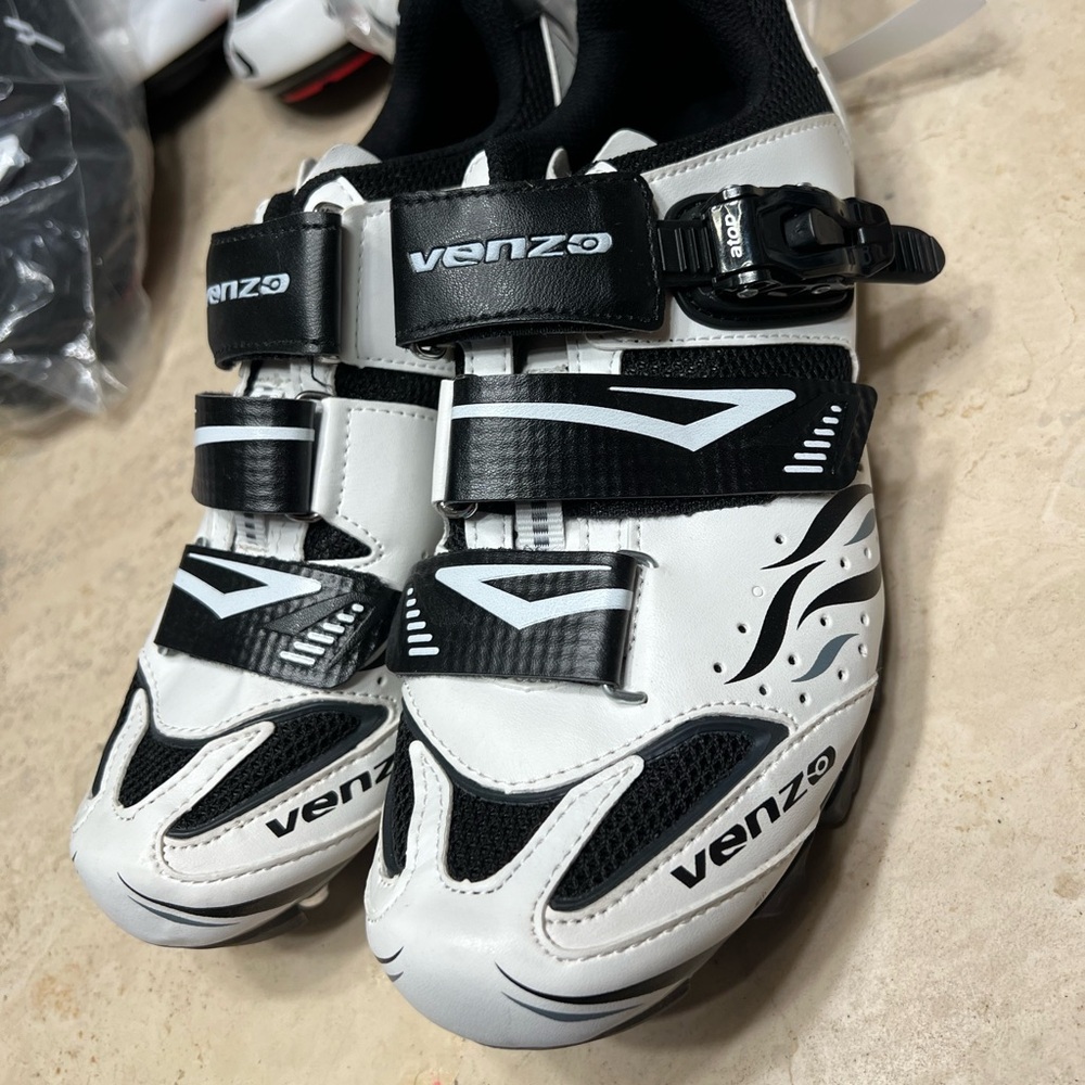 New men’s venzo mountain biking shoes 🚴
